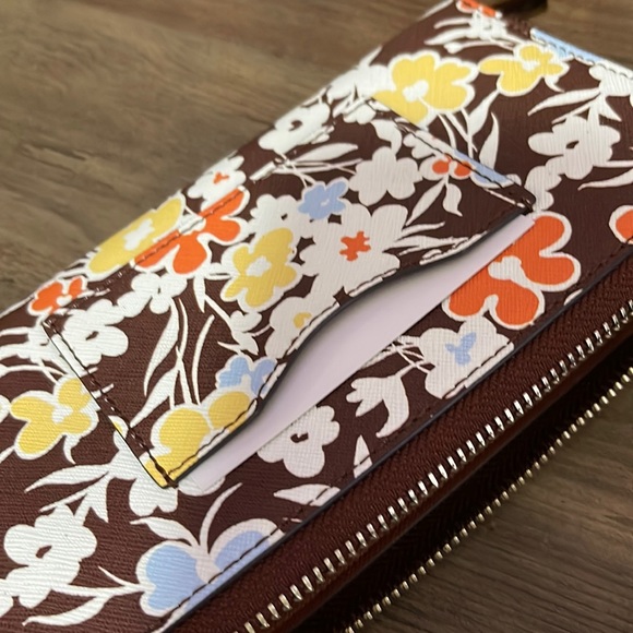 Tory Burch brown wallet - Picture 7 of 8